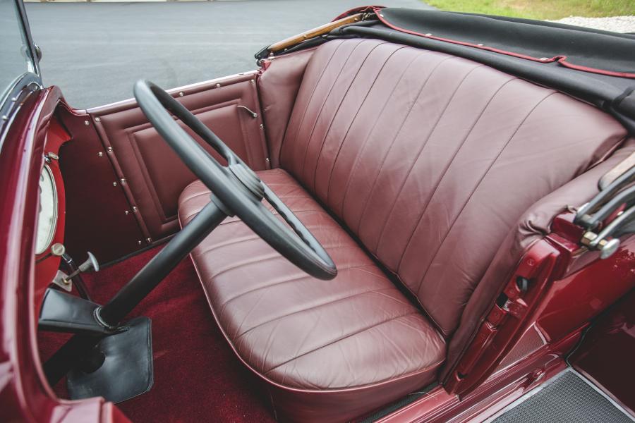 Интерьер DeSoto Model SA Roadster 1931 года  (фото 5 из 21)